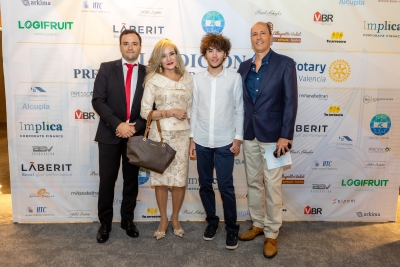 Valencia Bienes Raíces (VBR) participa como patrocinador en la entrega de los Premios de la Llama Rotaria 2025